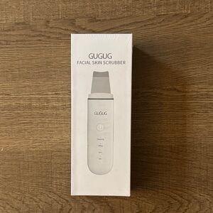 White Facial Skin Scrubber